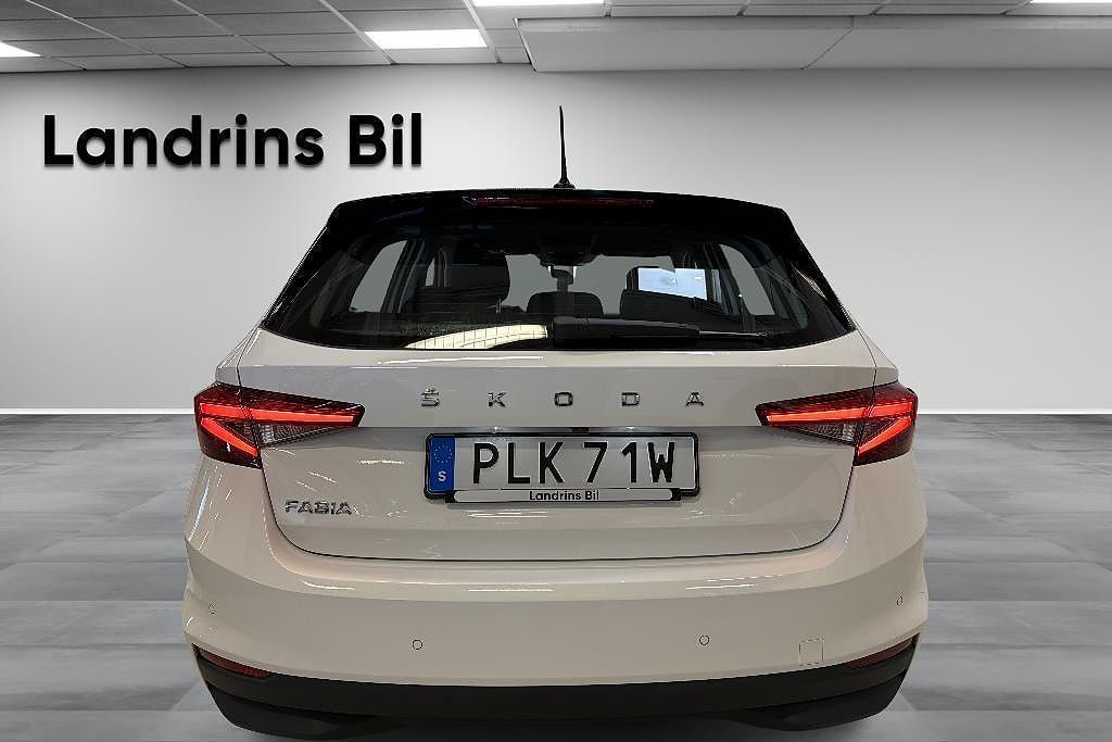 Vehicle Image 6