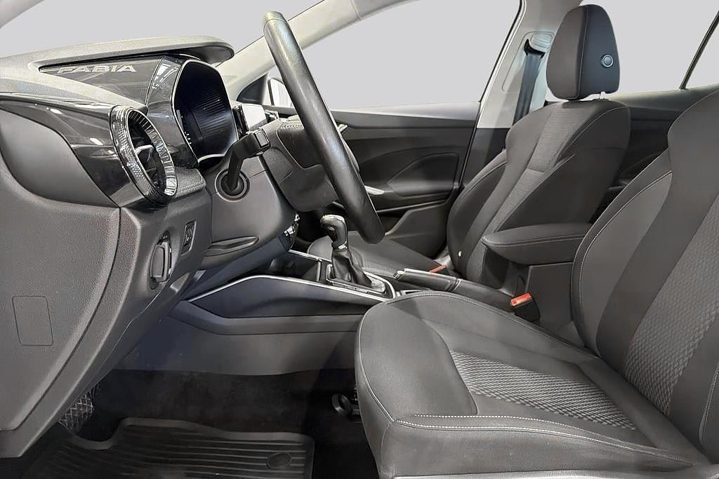 Vehicle Image 9