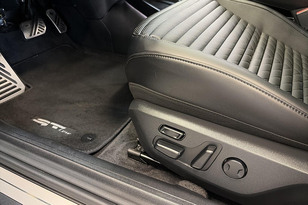 Vehicle Image 17