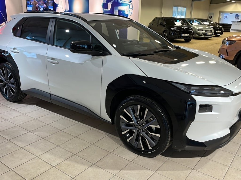Vehicle Image 2