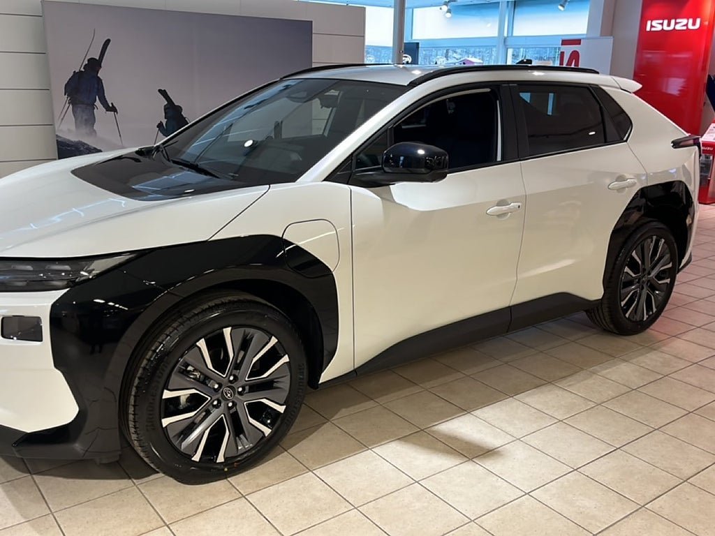 Vehicle Image 3
