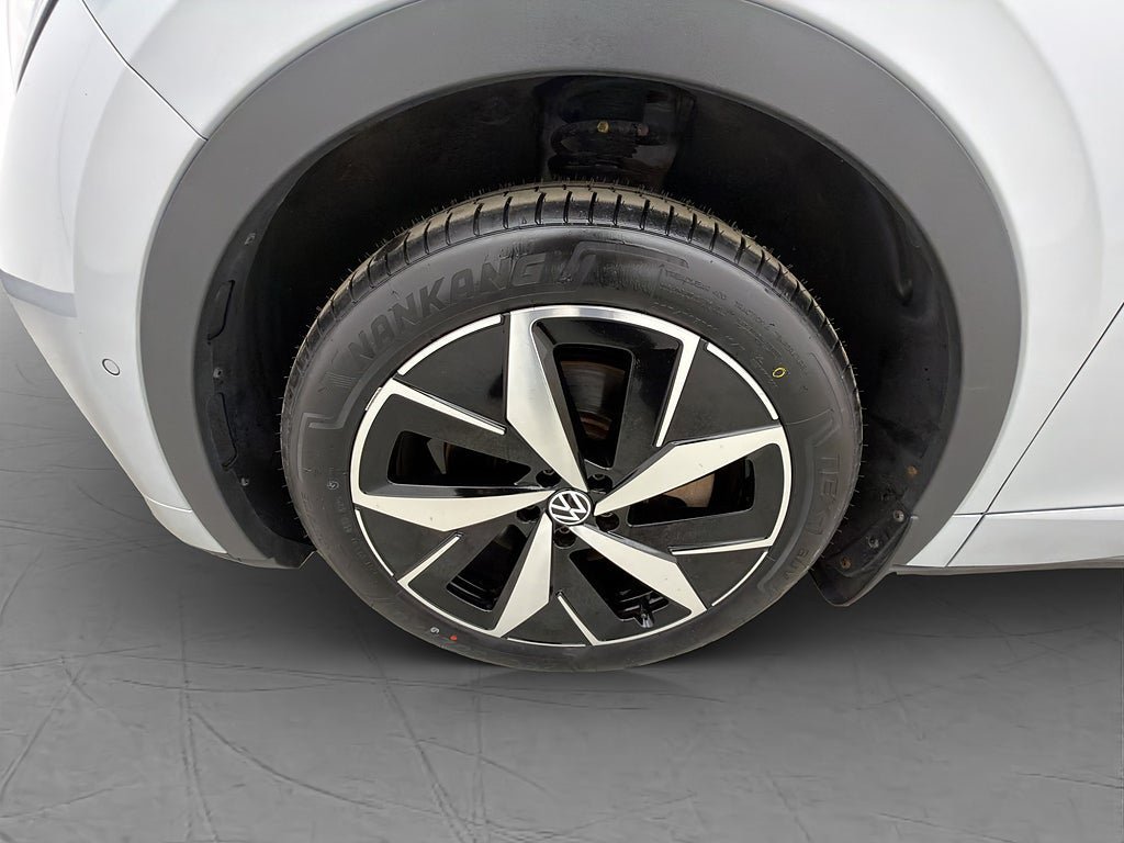 Vehicle Image 32