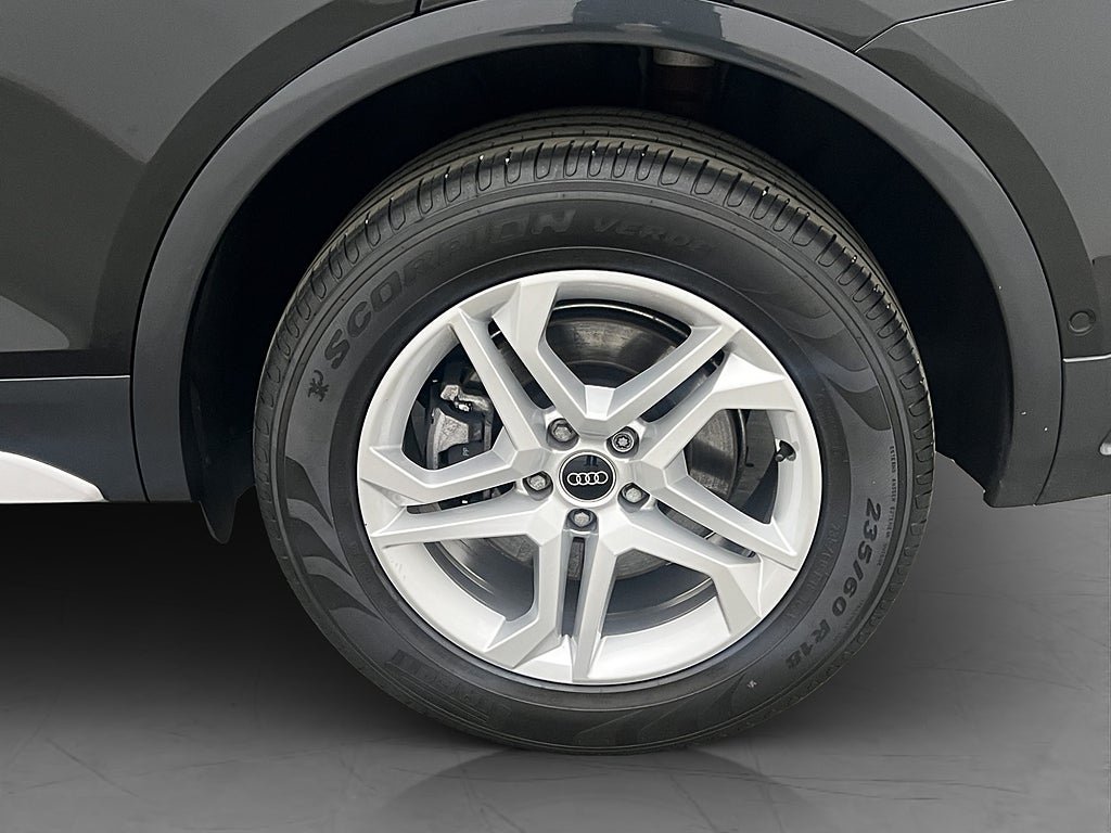 Vehicle Image 35