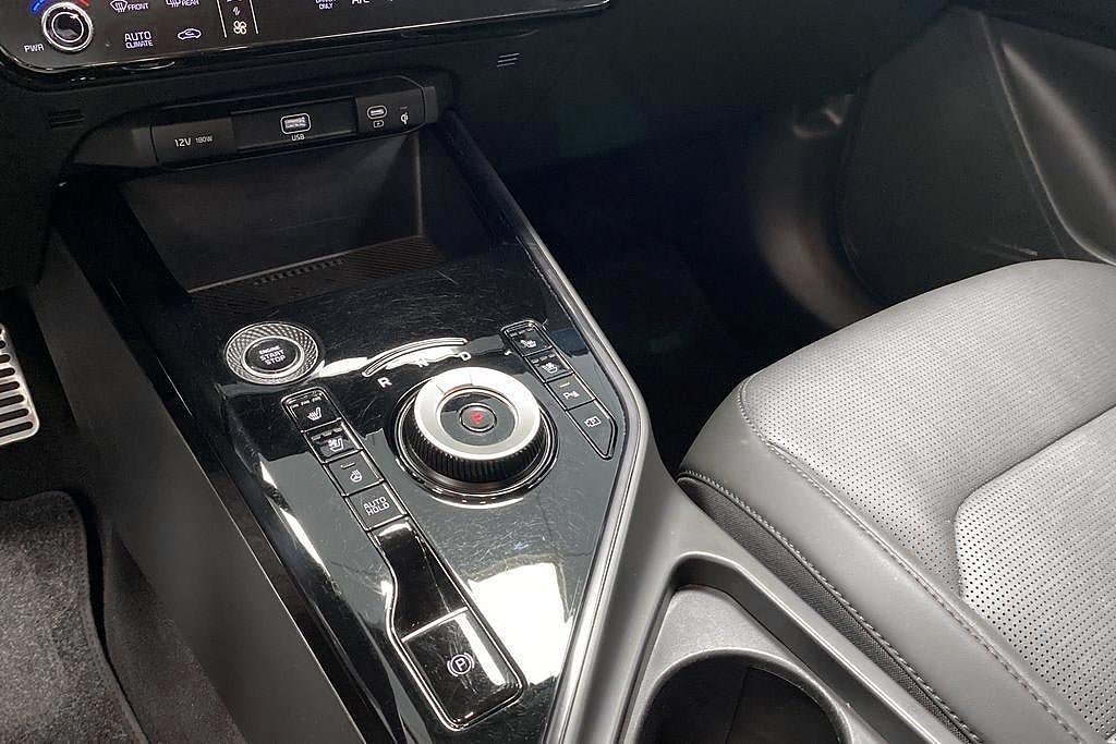 Vehicle Image 12