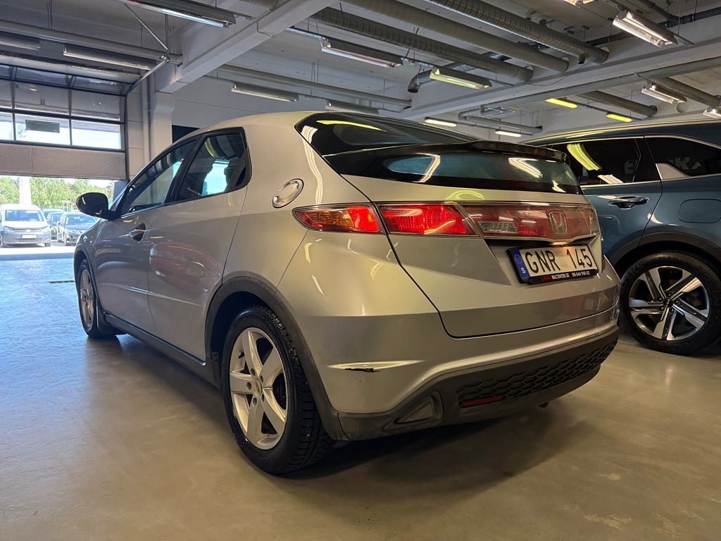 Vehicle Image 9