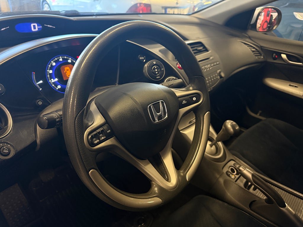 Vehicle Image 16