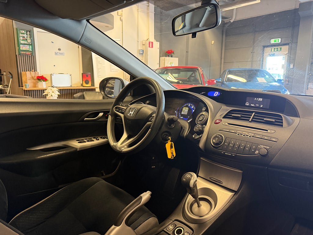 Vehicle Image 18