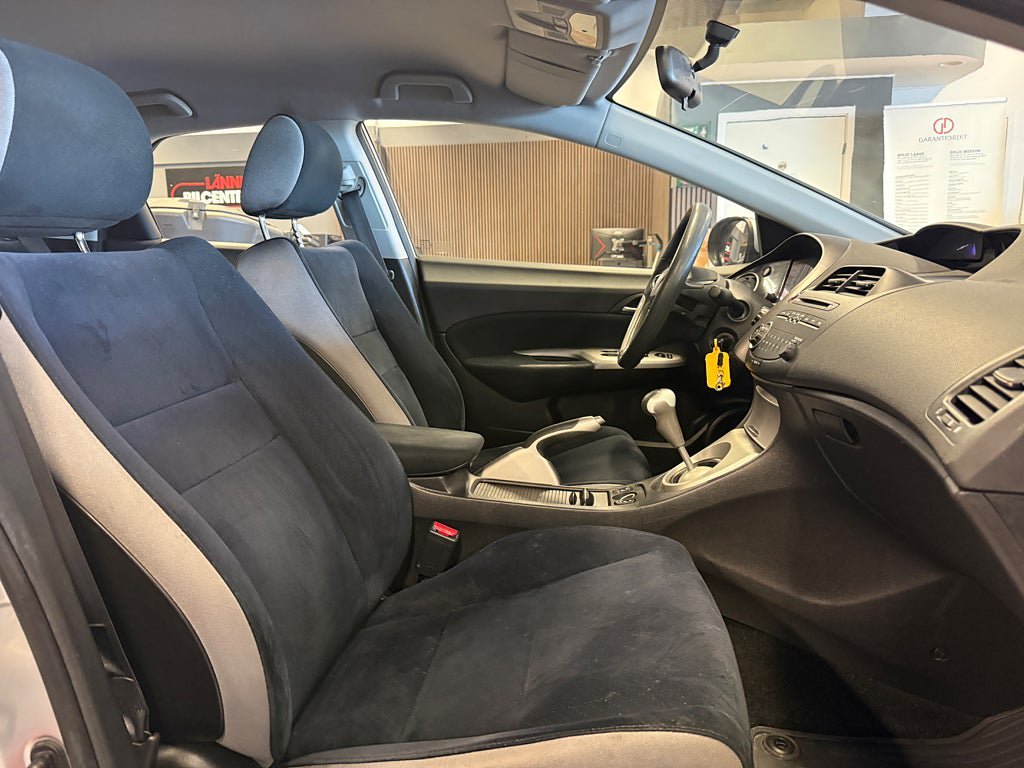 Vehicle Image 19