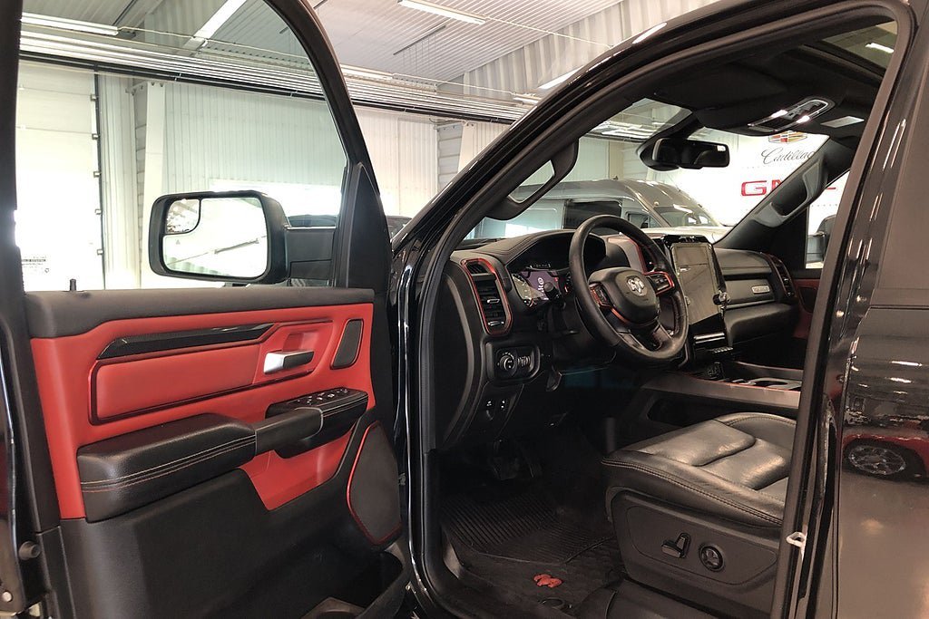 Vehicle Image 9