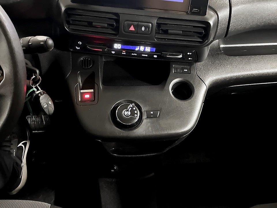 Vehicle Image 16
