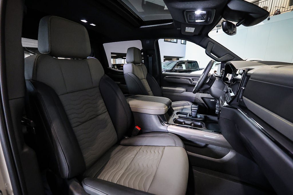 Vehicle Image 21