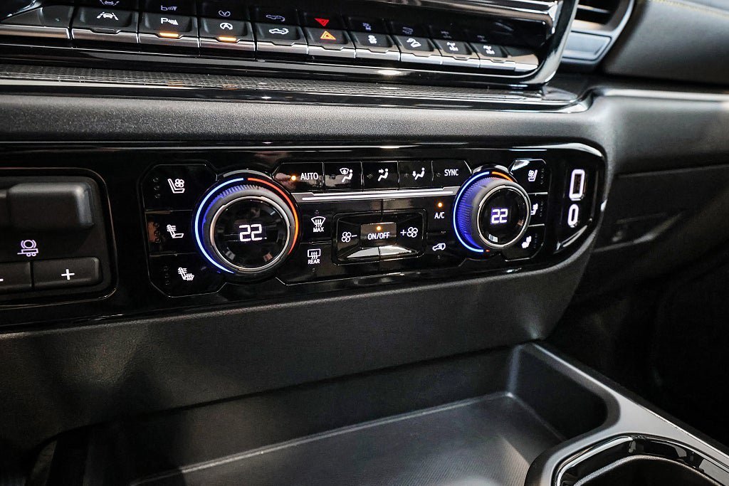 Vehicle Image 25