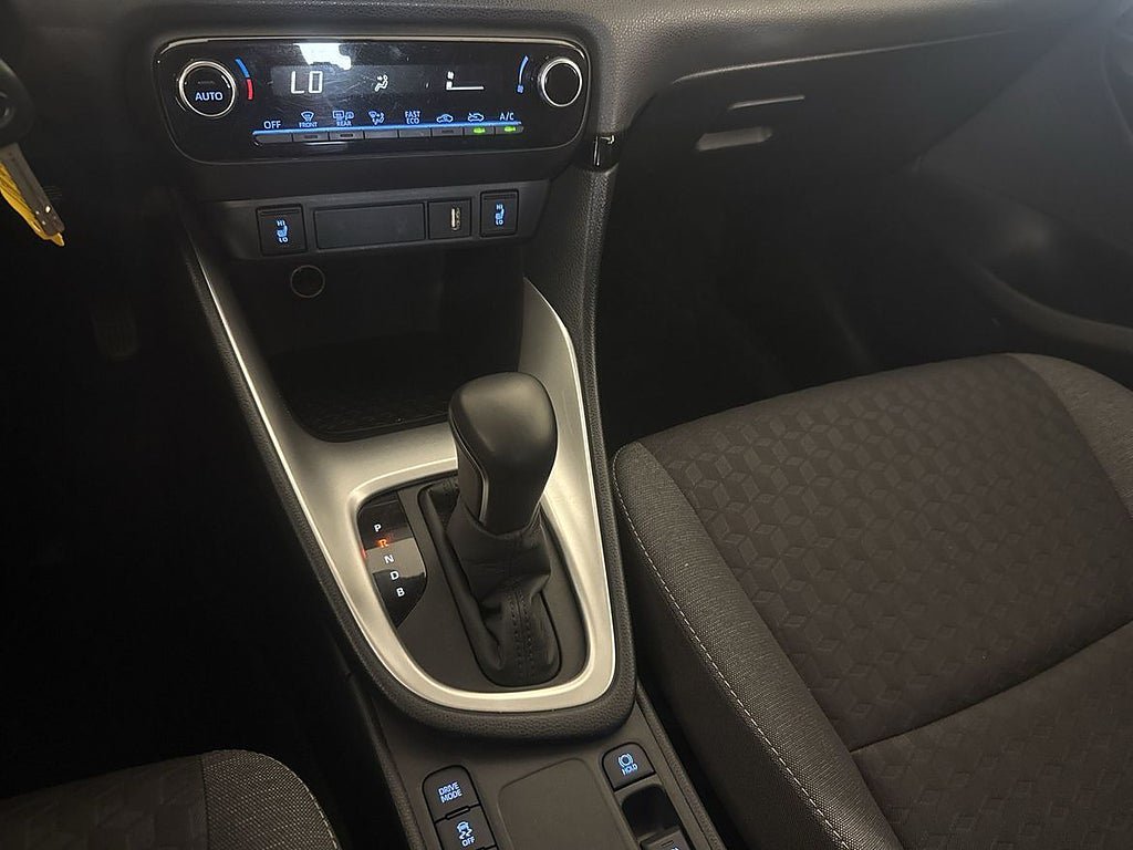 Vehicle Image 12