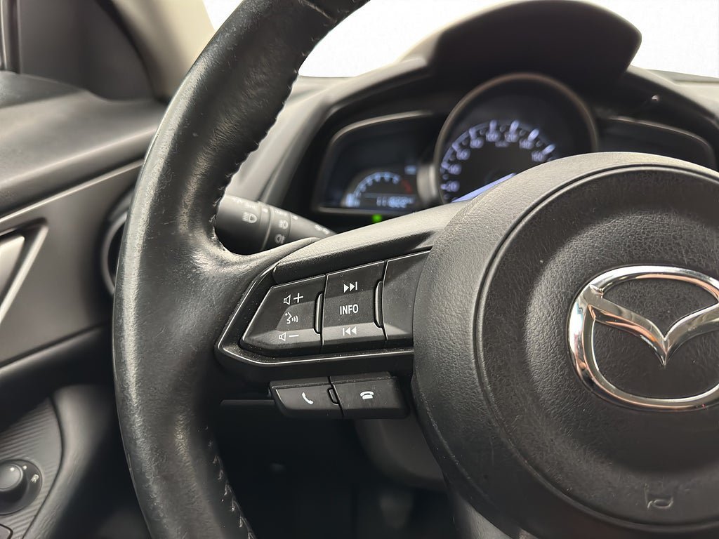 Vehicle Image 25