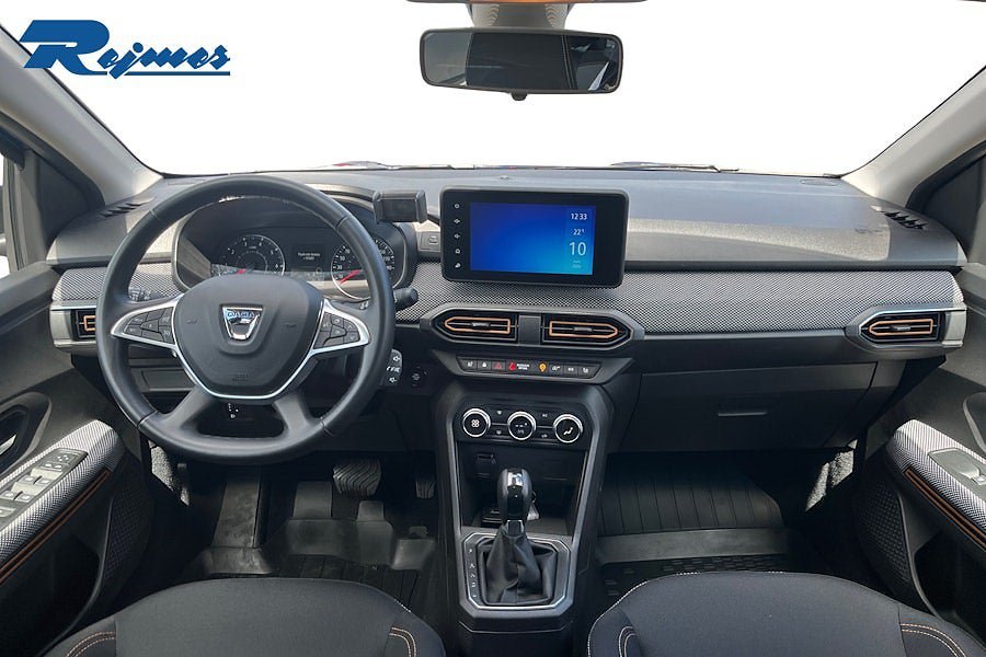Vehicle Image 6