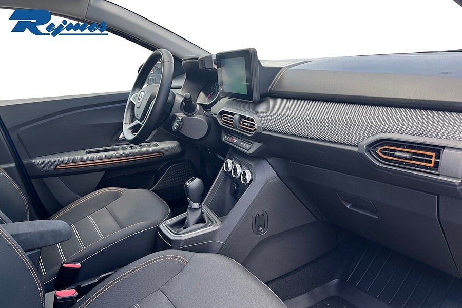 Vehicle Image 12