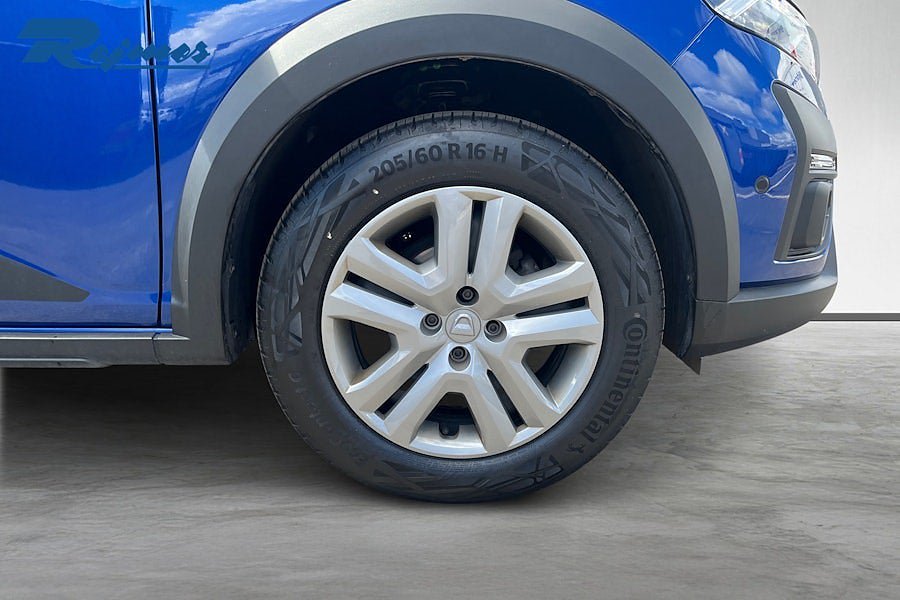 Vehicle Image 16
