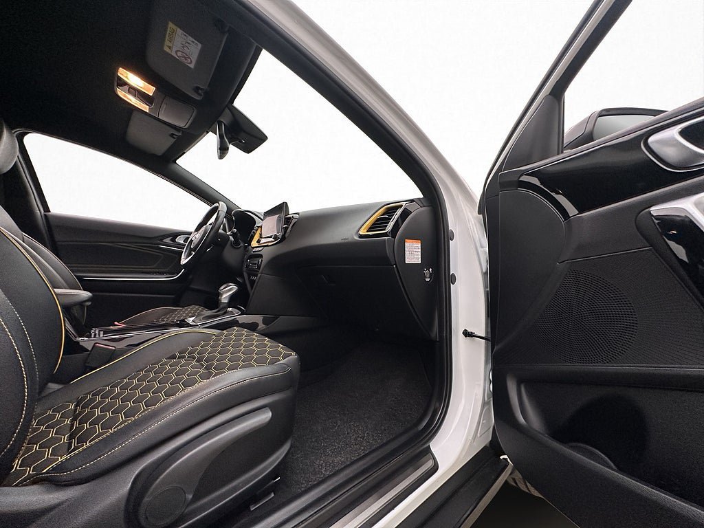 Vehicle Image 22