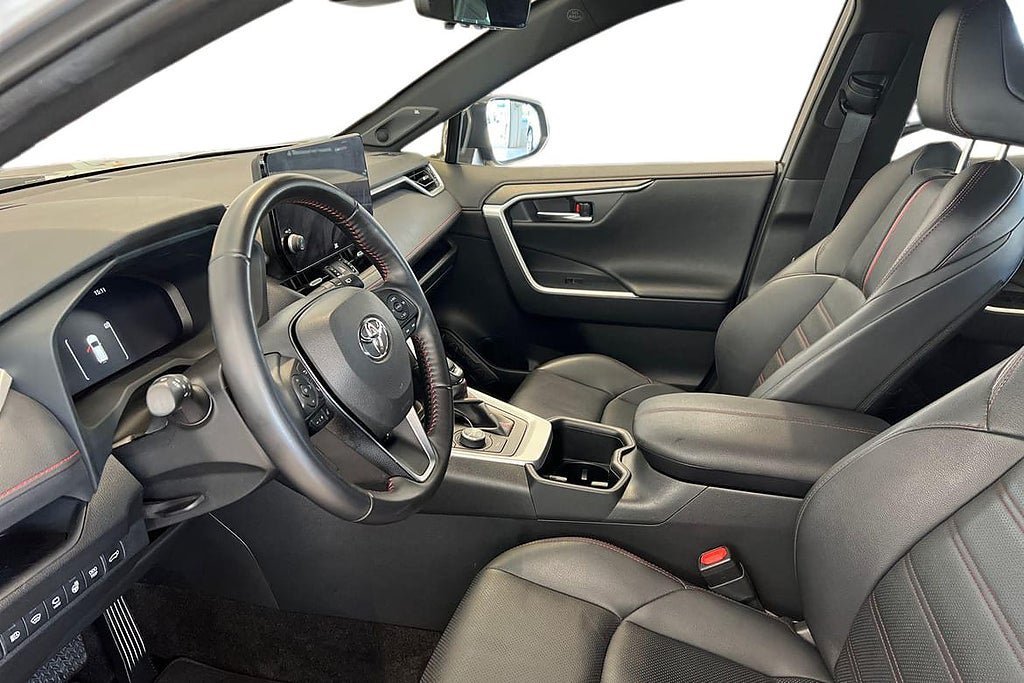 Vehicle Image 12