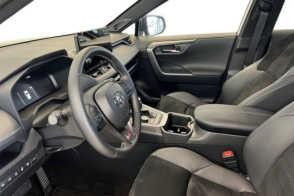 Vehicle Image 12