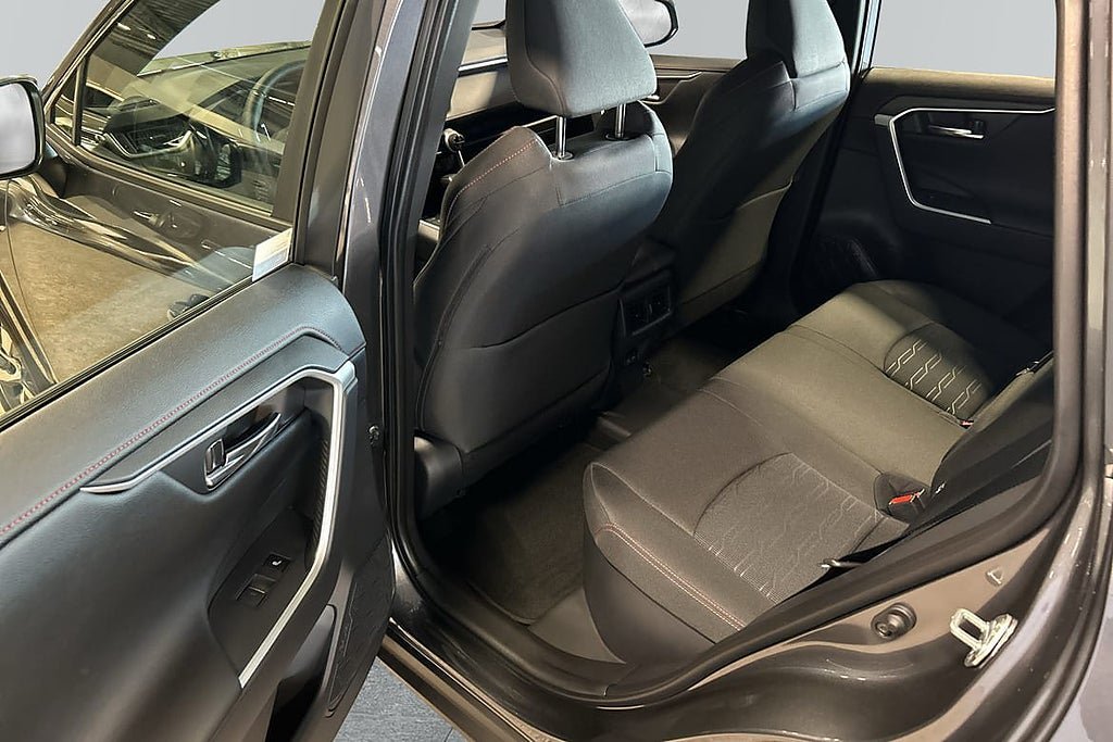Vehicle Image 8