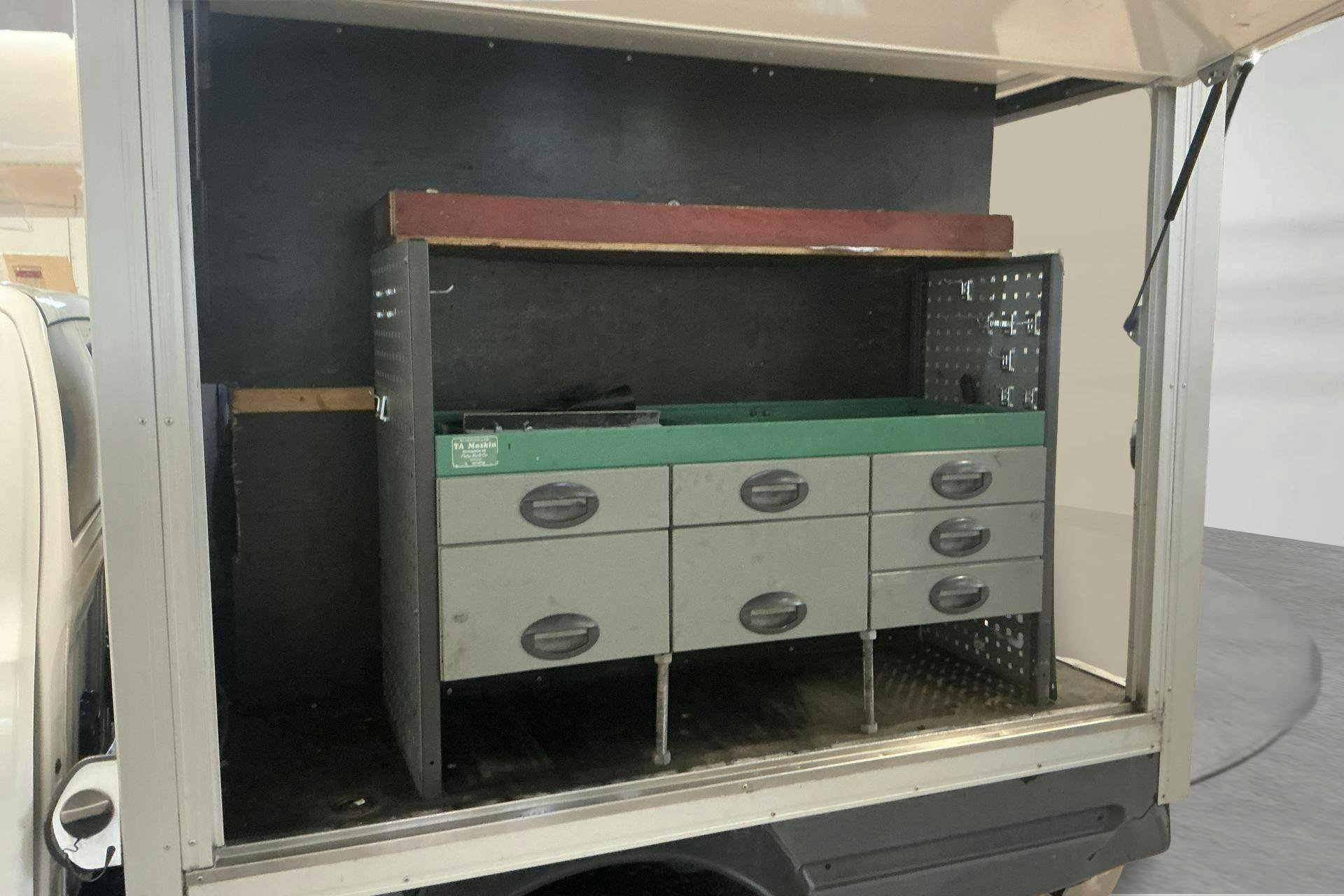 Vehicle Image 16