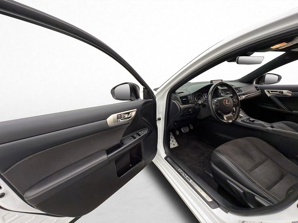 Vehicle Image 10