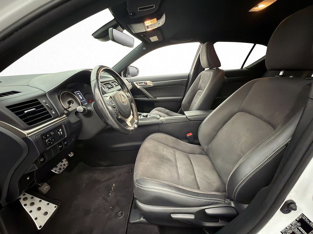 Vehicle Image 11