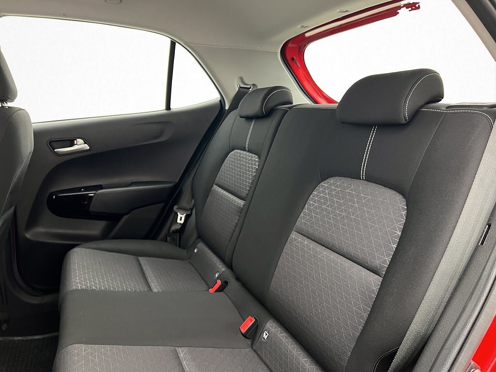 Vehicle Image 25