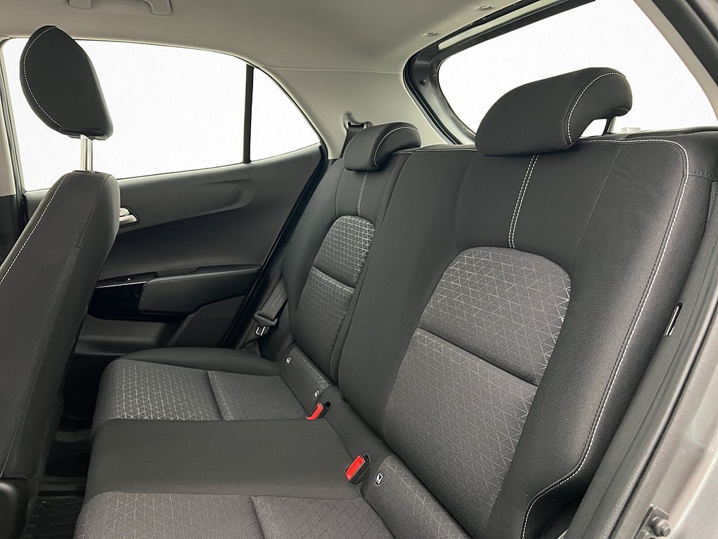 Vehicle Image 25