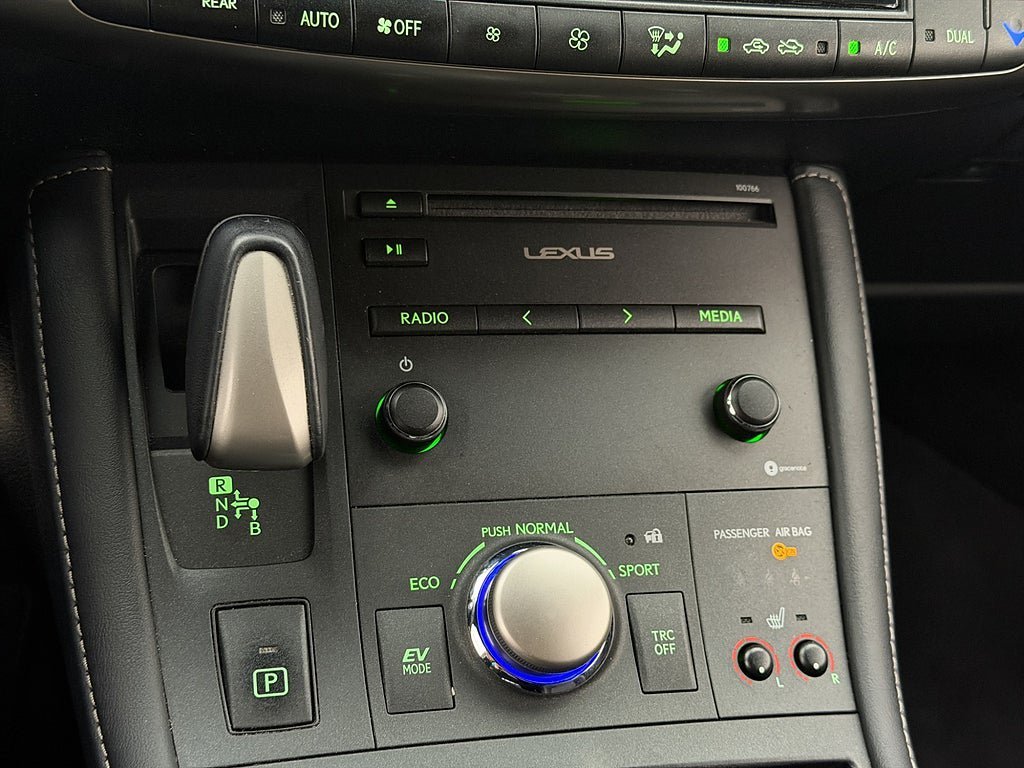 Vehicle Image 23