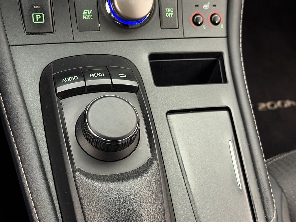 Vehicle Image 24