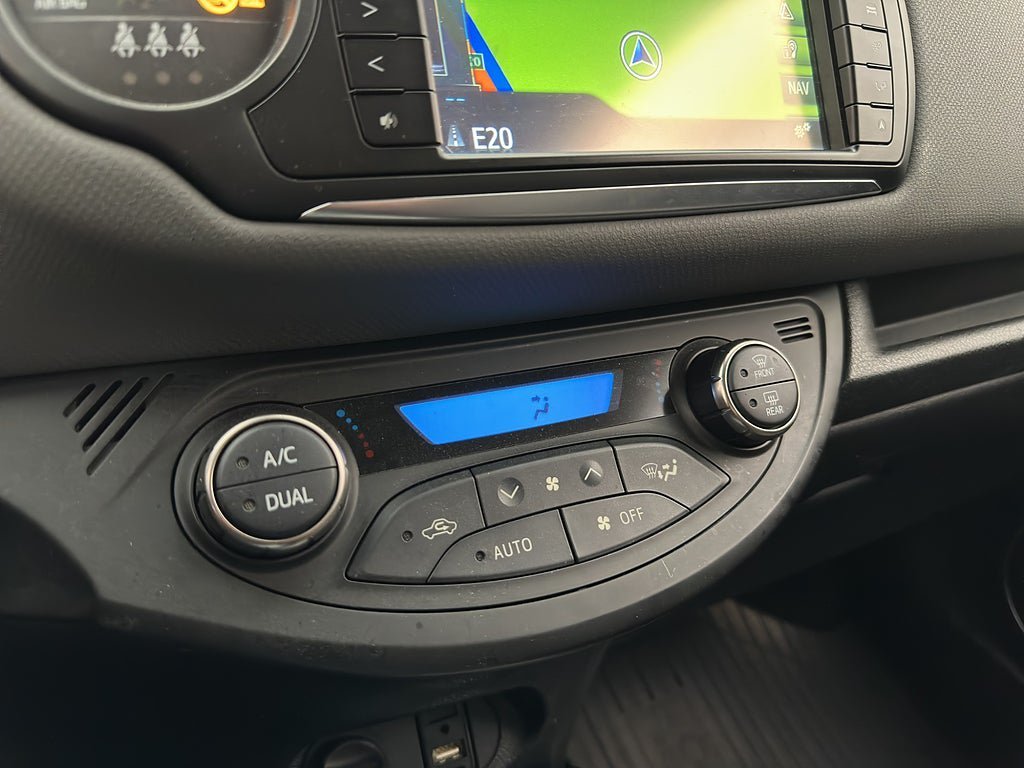 Vehicle Image 21