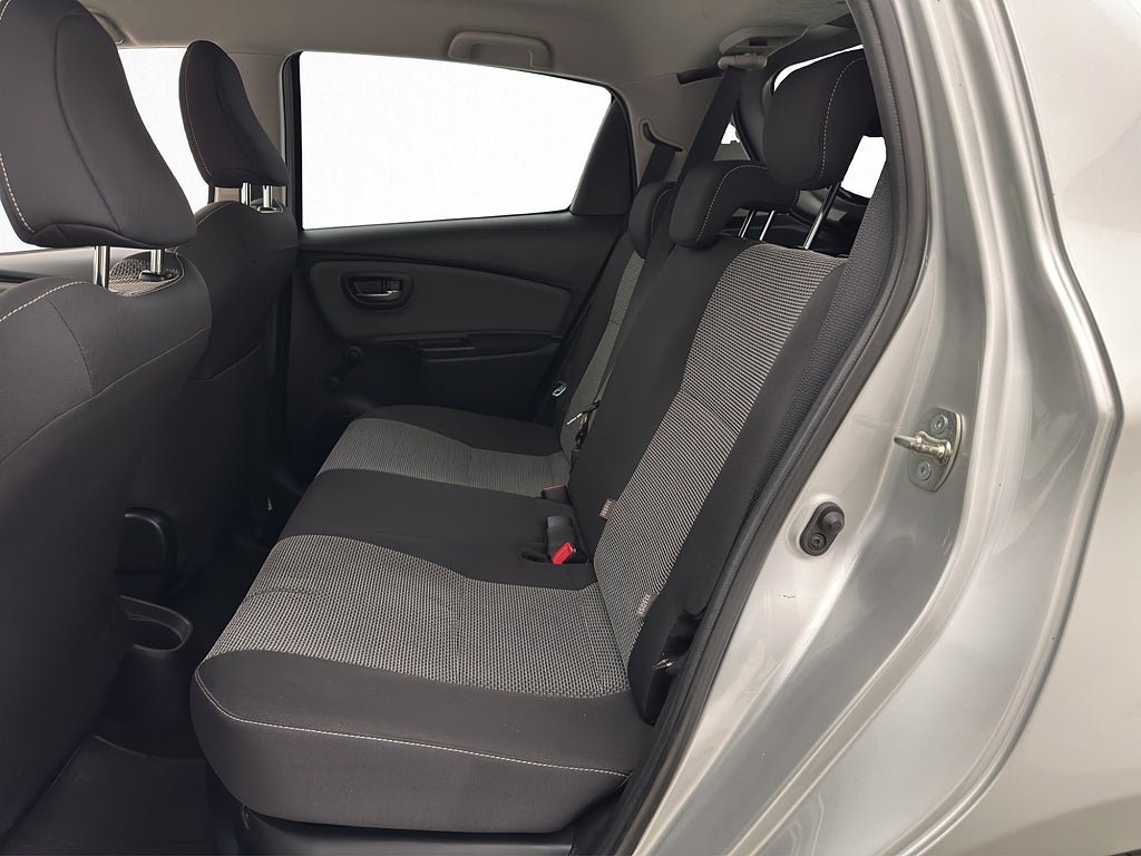 Vehicle Image 25