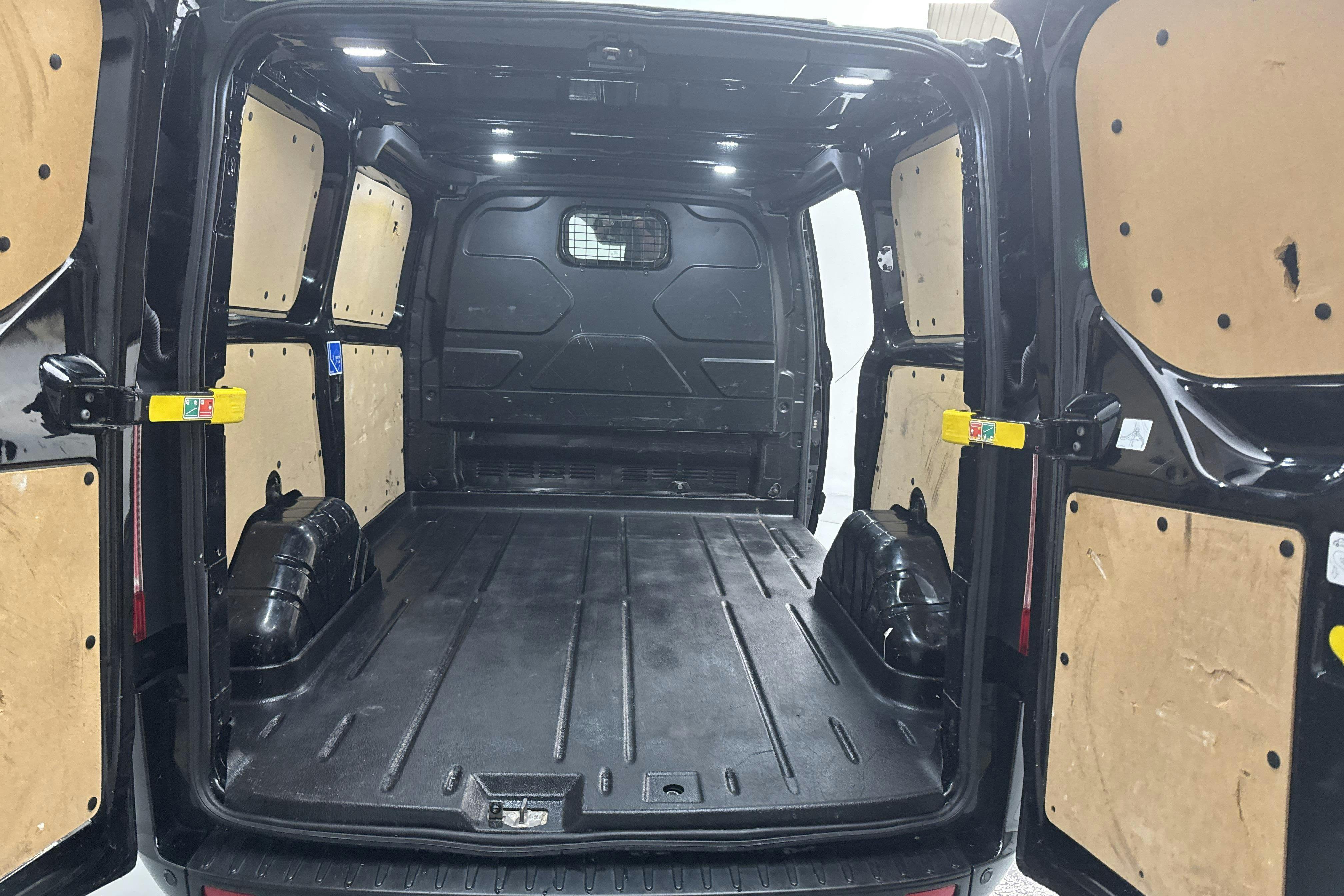 Vehicle Image 9