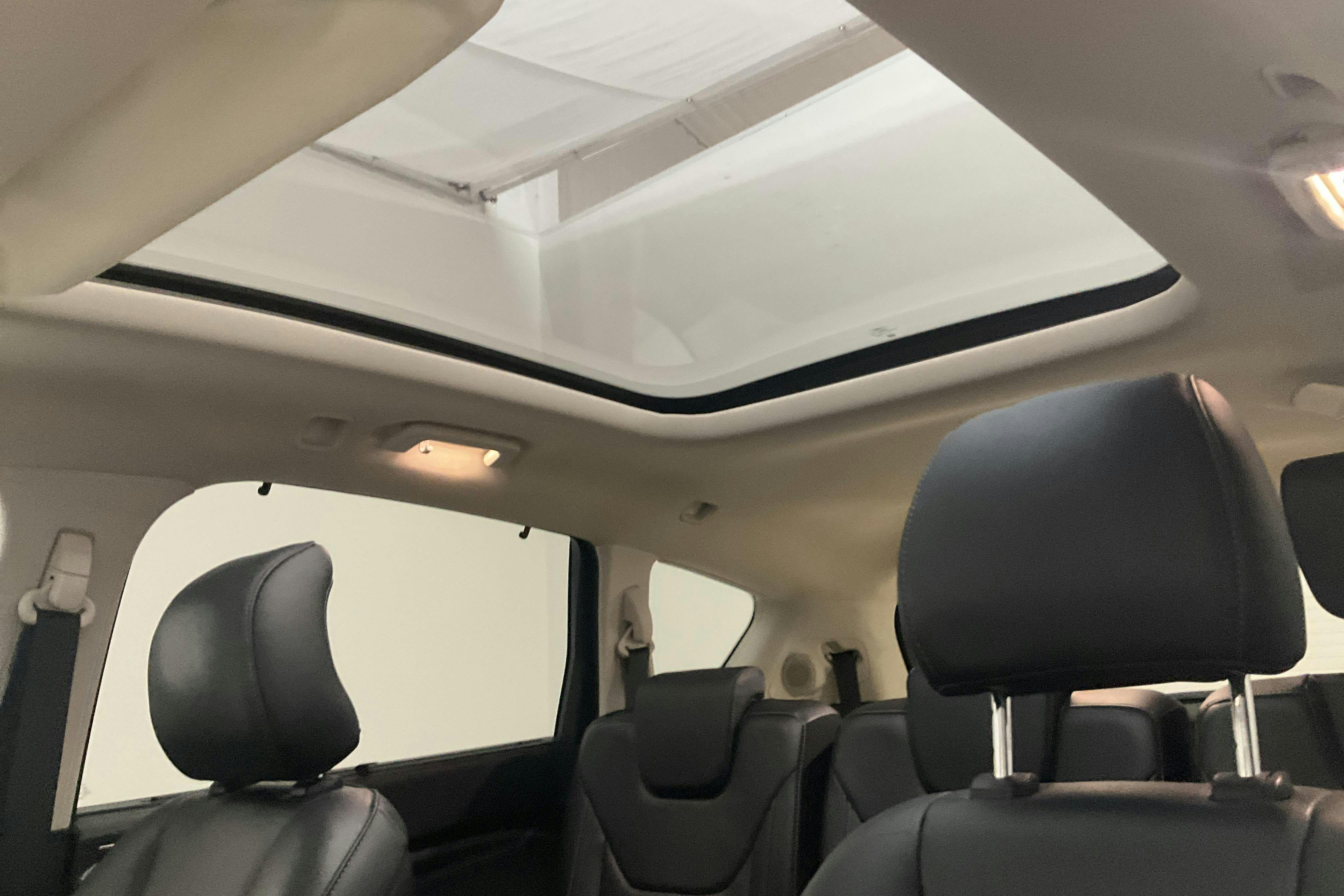 Vehicle Image 16