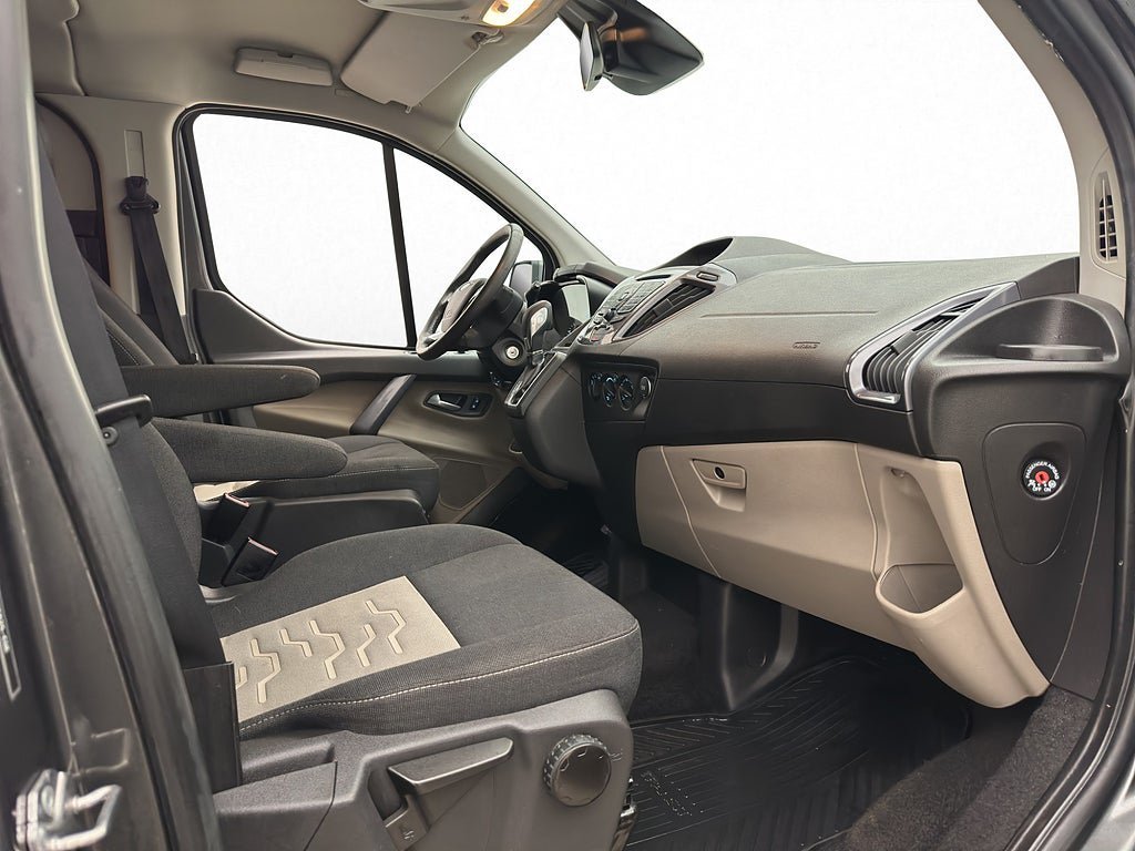 Vehicle Image 25