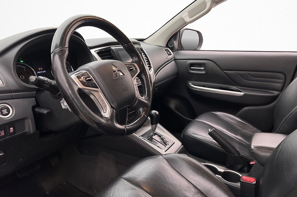Vehicle Image 16