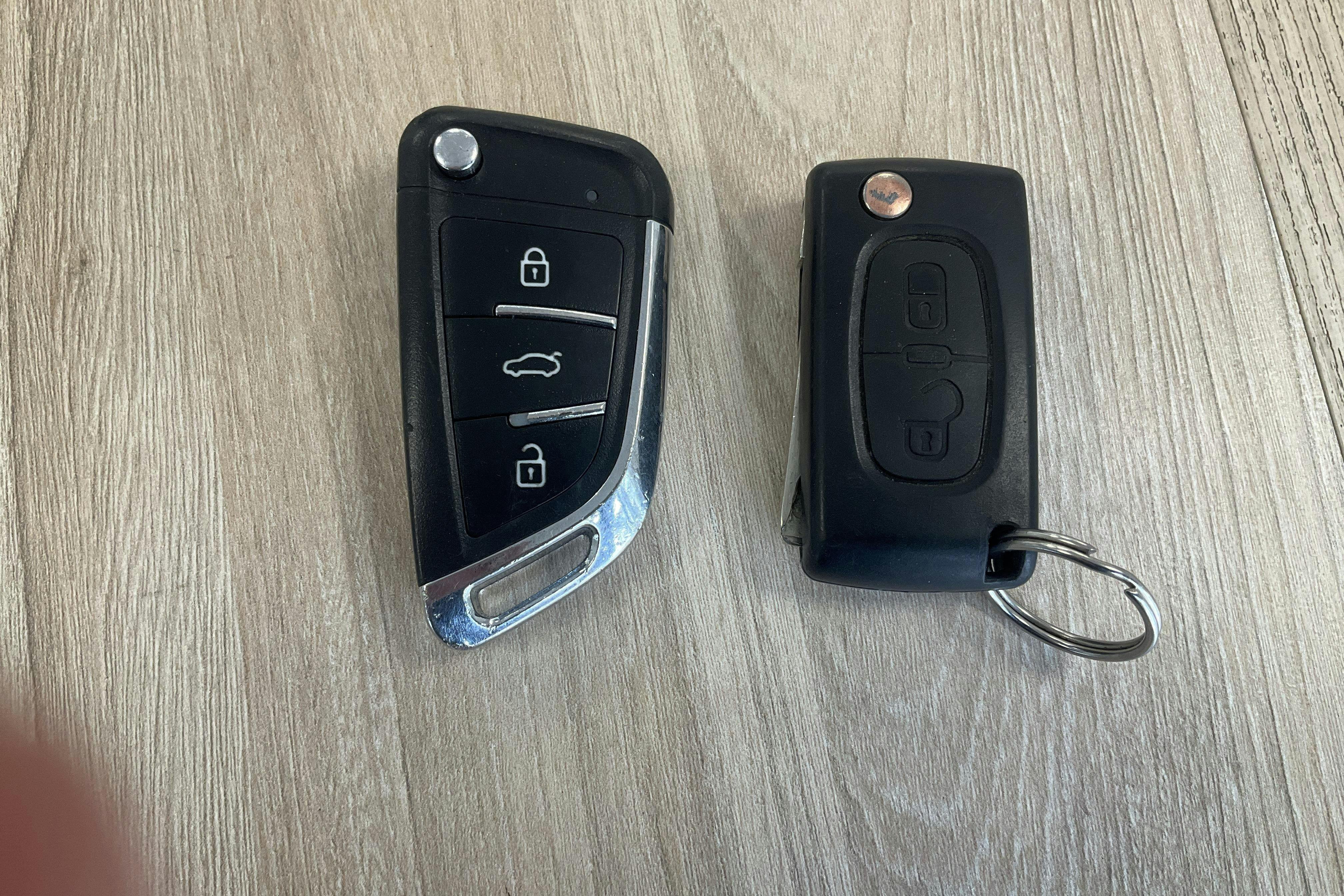Vehicle Image 12
