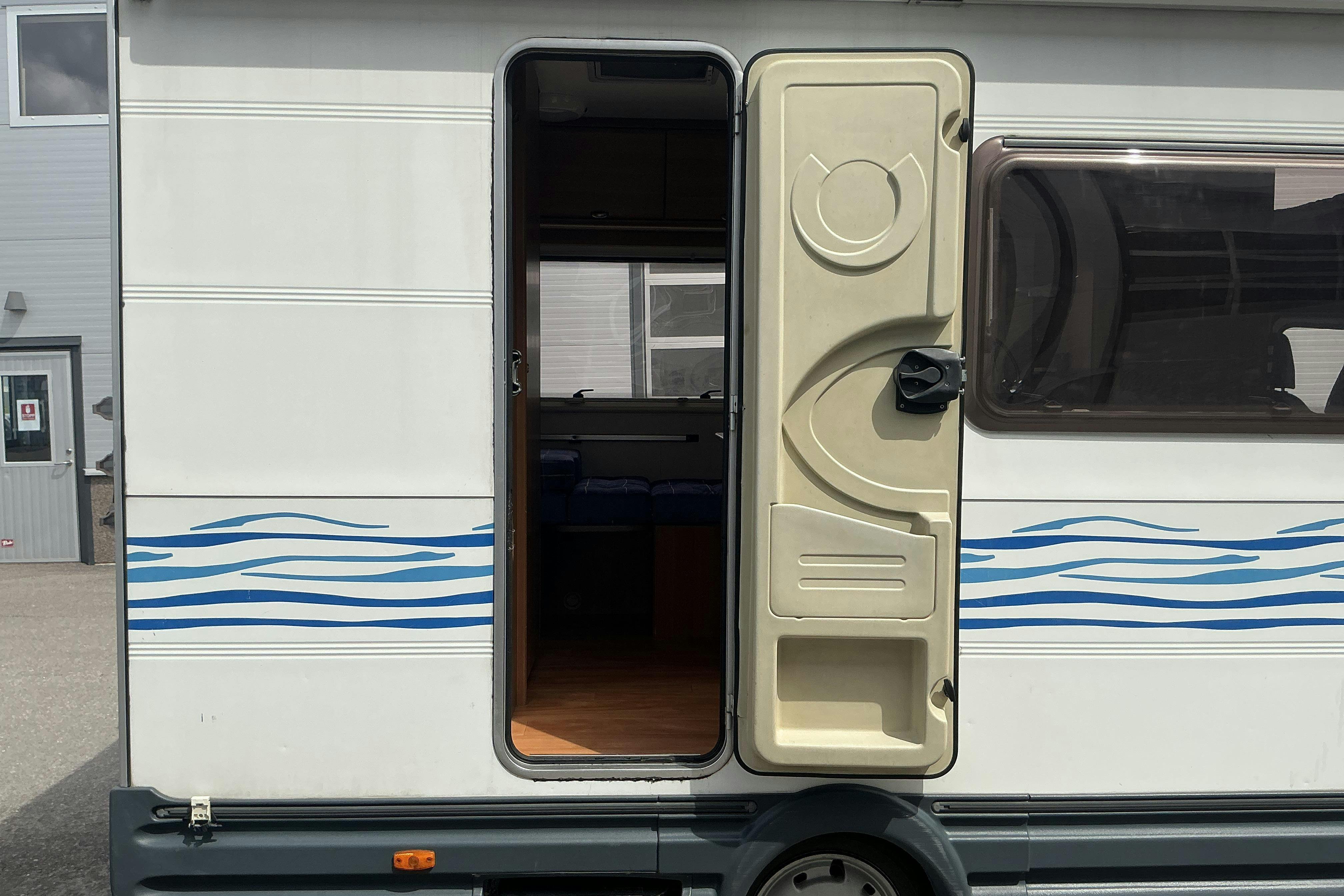 Vehicle Image 8