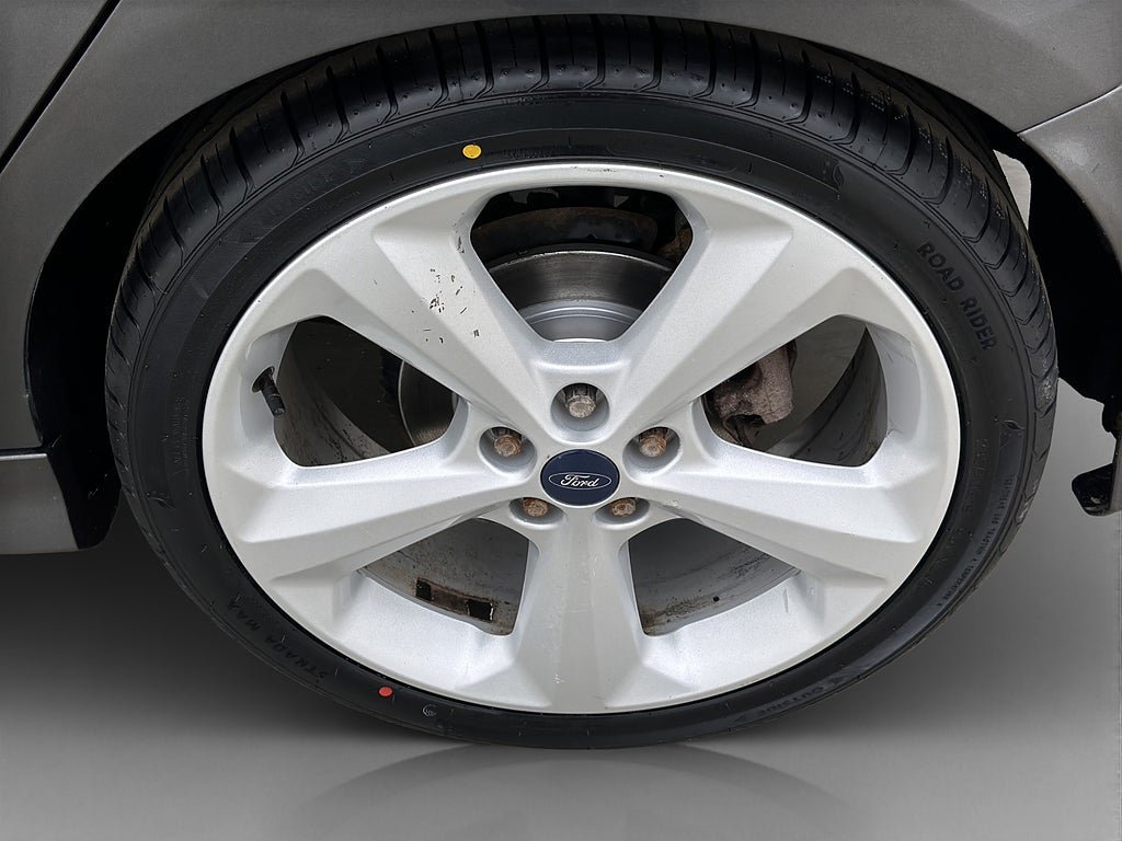 Vehicle Image 25