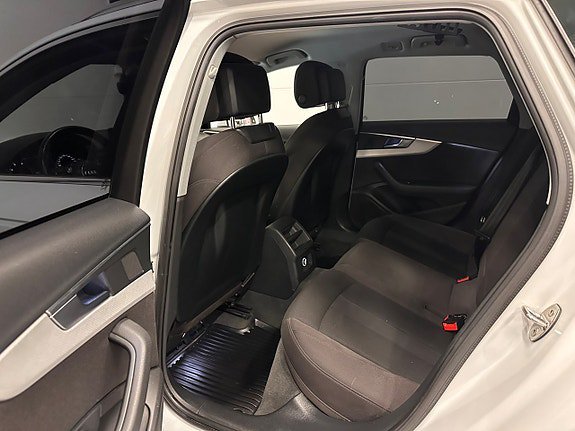 Vehicle Image 32
