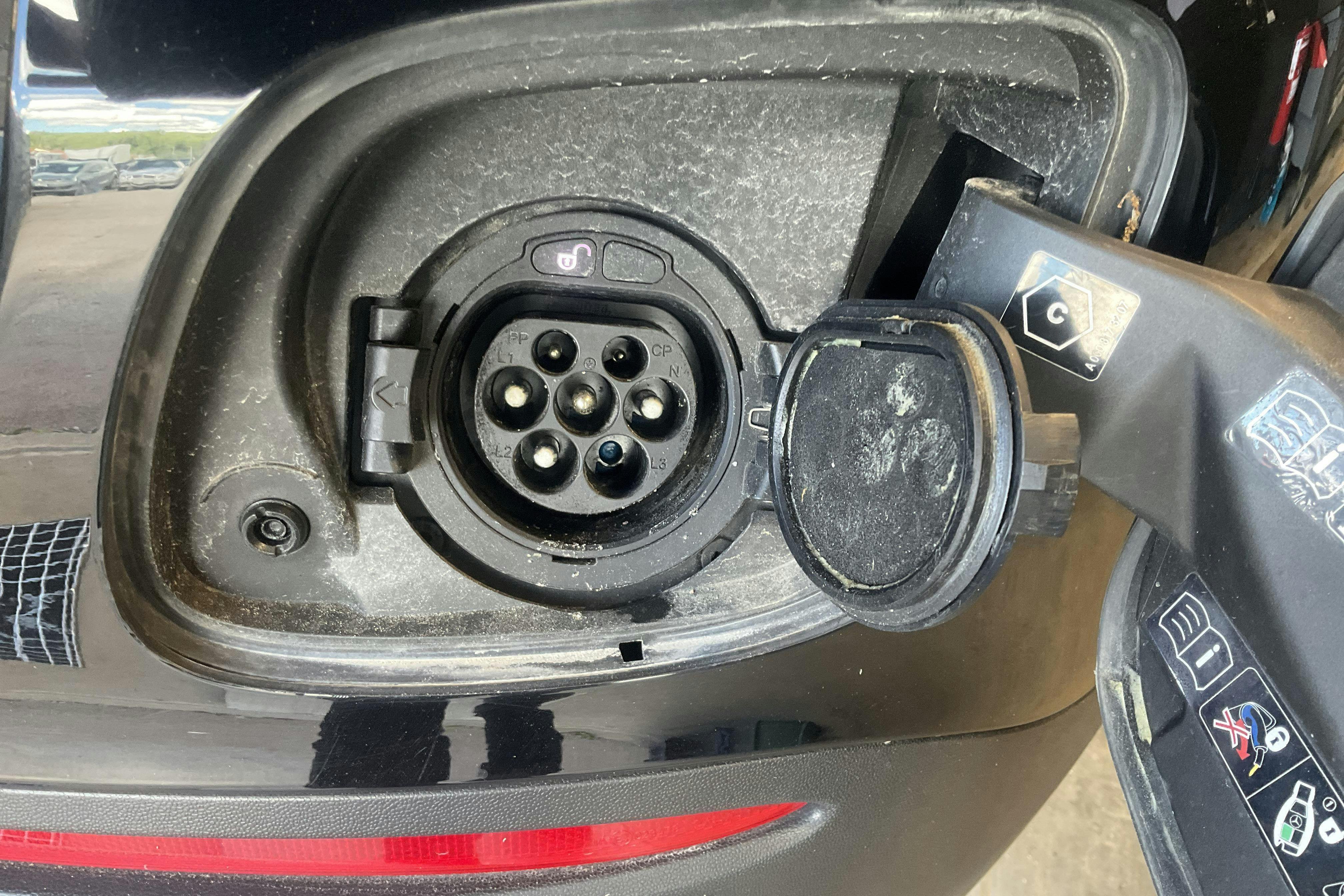 Vehicle Image 21