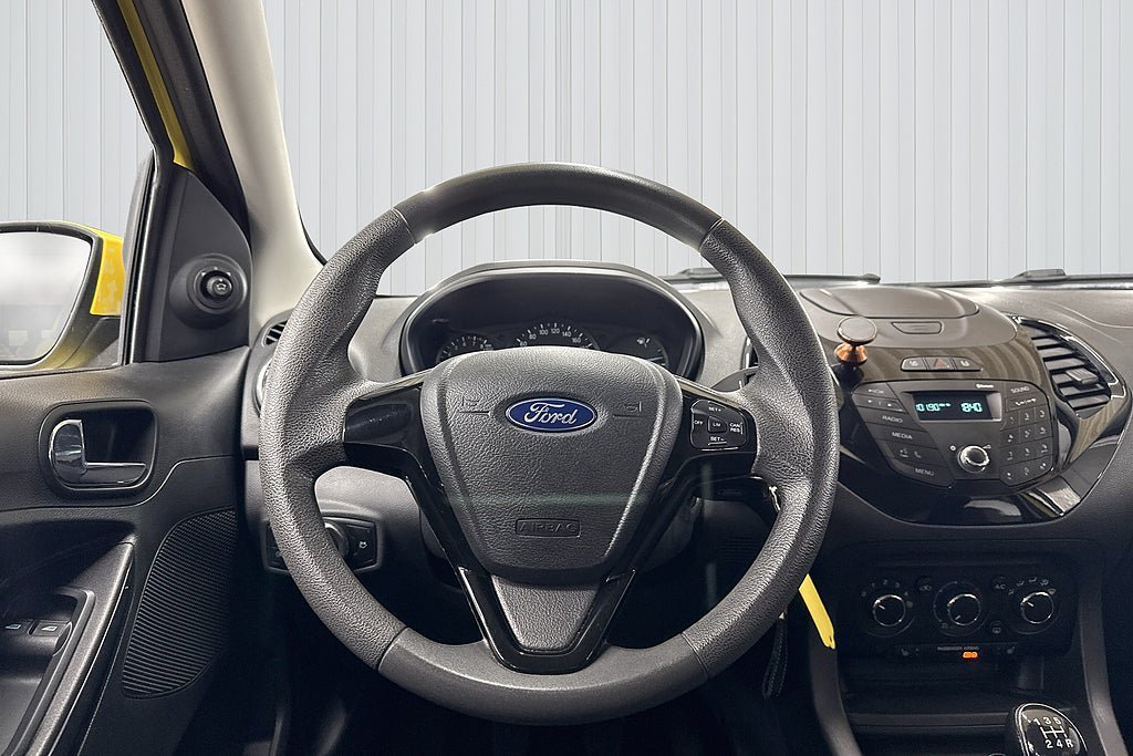 Vehicle Image 12