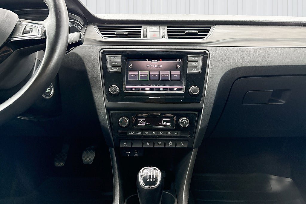 Vehicle Image 9