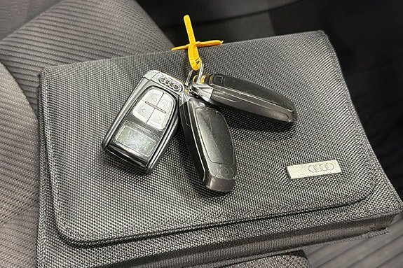 Vehicle Image 24