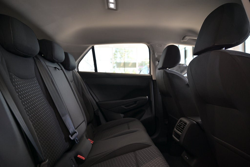 Vehicle Image 25