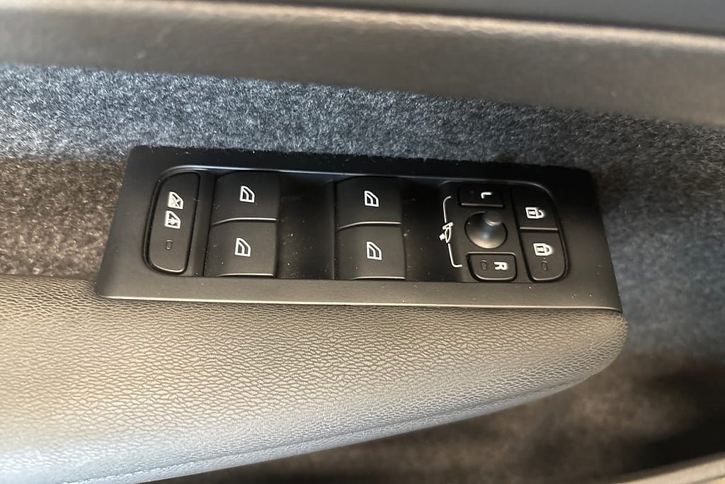 Vehicle Image 24