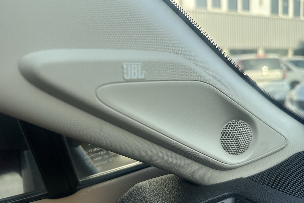 Vehicle Image 18
