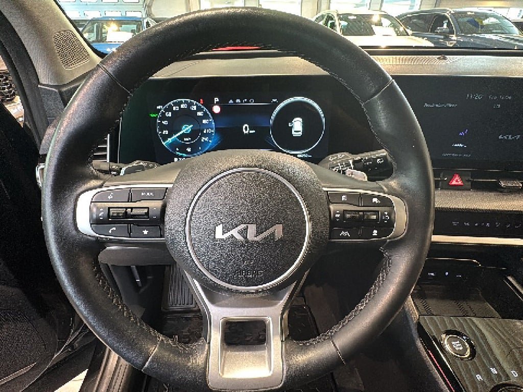 Vehicle Image 15